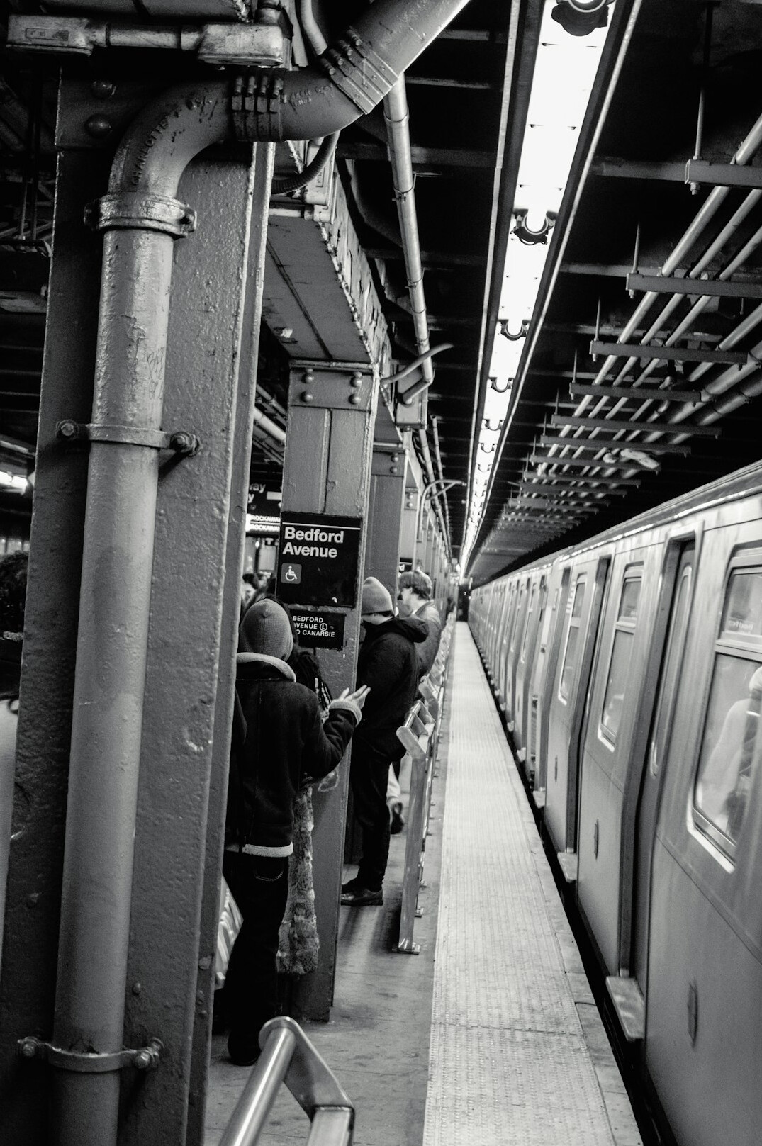 subway platform crowd
